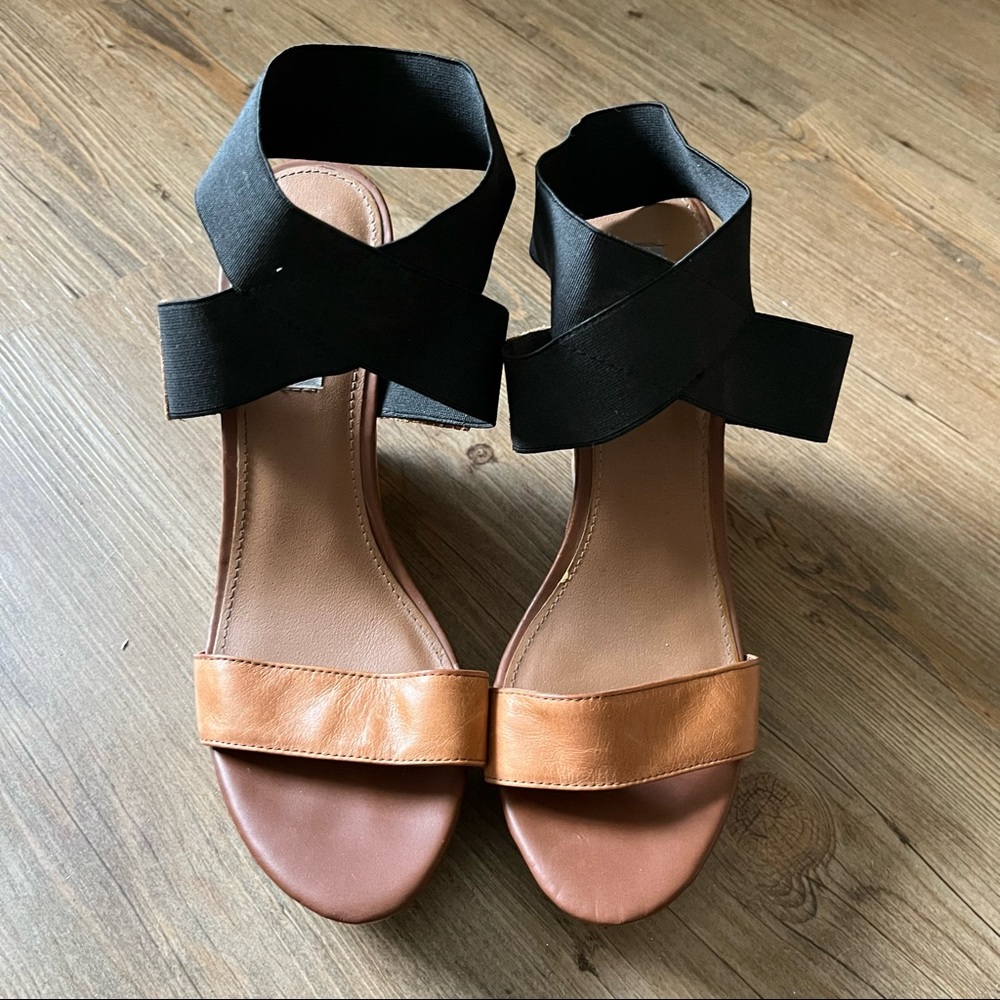 Steve Madden Two Tone Wedge Heels Shoes Elastic Strap Size 10